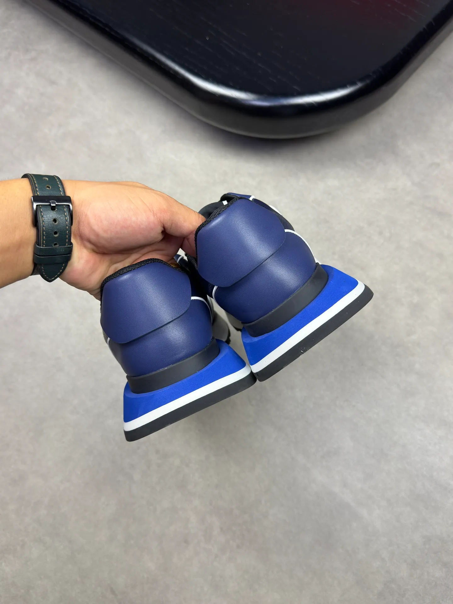 [VALENTINO] Valentino men's shoes 💰500💰 - High-end quality original order - Upper: 🔝 Nappa calf leather, tumbled calf leather, sewn brand plastic totem - Lining: brand mesh canvas, foot pad; water-dyed cow leather - Outsole: multi-color wear-resistant velvet·rubber; combined molded outsole -Super high quality control·Fine workmanship: highlighted (high-end·luxury·grade) -Size :38-44 (45 can be customized)·3300